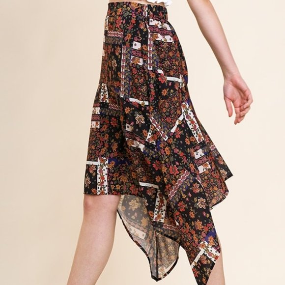 New UMGEE Small black floral asymmetrical hem elastic waist lined short skirt - Picture 2 of 7